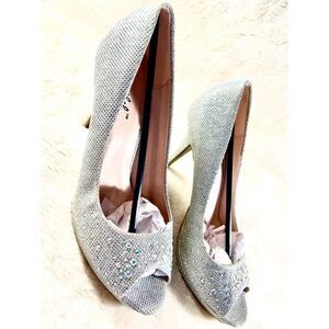 Silver Glitter Heels Size 8.5 New‎